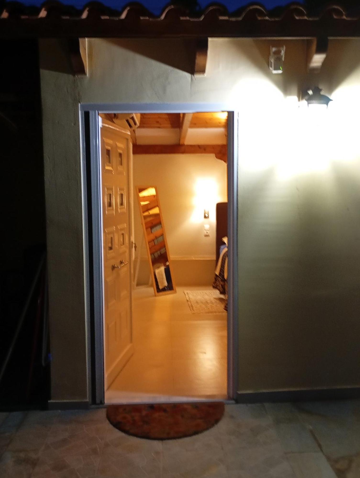 Anna'S Apartment And Studio 아르테미다 외부 사진